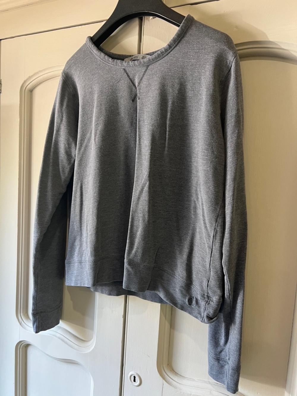 Sz M women’s Crewneck Tasc performance top in Heather Gray